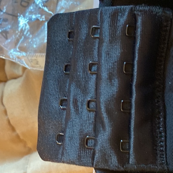 New Breezies  Luxe Lace Wirefree T-Shirt bra Black, 36 DD - Picture 9 of 13